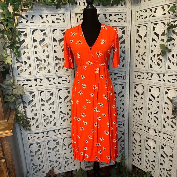 Anthropologie Dresses & Skirts - 😘HOST PICK😘 ANTHROPOLOGIE DYNAMIC RED WITH TAN FLOWERS WRAP AROUND MIDI DRESS
